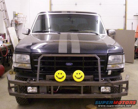 lininguplights.jpg got all the lights about right. The daylighters will be on top of that bar.. Just couldnt get them to balance up there.