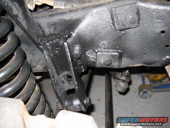 panhard-rodtrak-bar-mount.jpg The hardest part!!
Yep you guessed it the "panhard rod/Track bar mount.
Due to the Aussie differences It had to go here. So some fabricating was required, the bracket is off a F250 or F150 4x4.