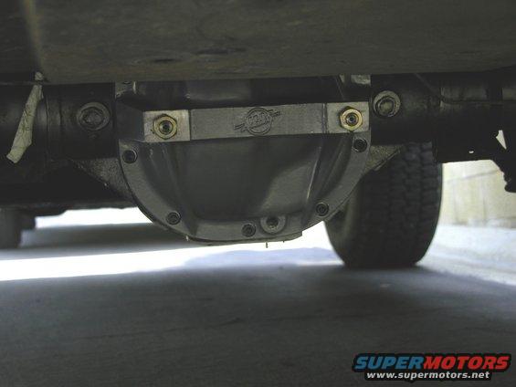 Mac Reinforced diff cover provids carrier bearing support and increase diff  oil capacity to 9 quarts.