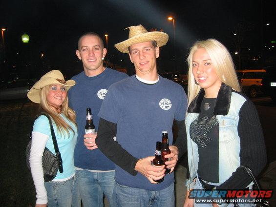 img_0335.jpg Elysa, Jeff, Me, Lydia...."Hi My name is Elysa! My eyes match my shirt!"