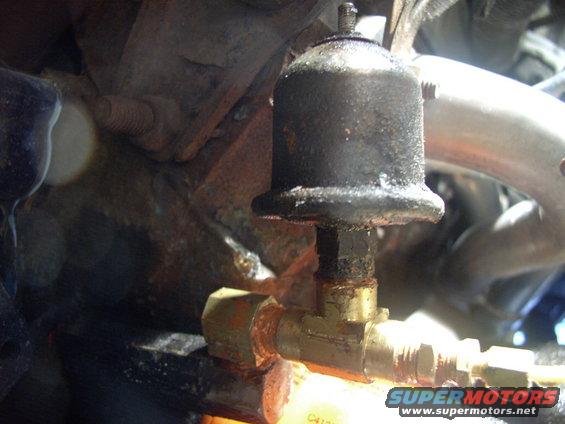 img_0056.jpg Here's good shot of that male into female 90 degree fitting in 1/4" NPT that's screws into the stock six sided pipe/log then into the "T" fitting.