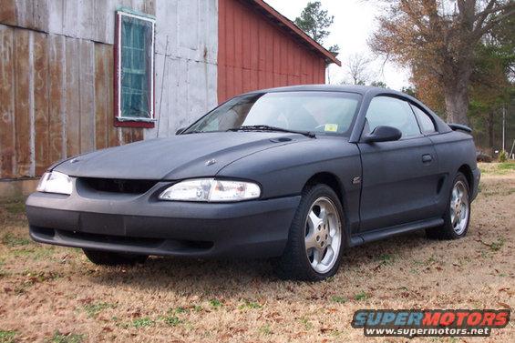 mustang.jpg Pic at my mom and dad's