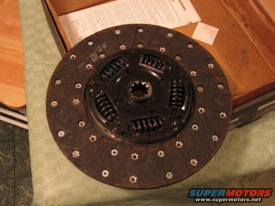 Clutch disc with springs and rivets, in a cardboard box with instructions