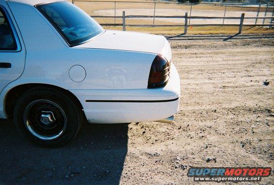 2000 Ford Crown Victoria rear quarter panel and tail light, side view
