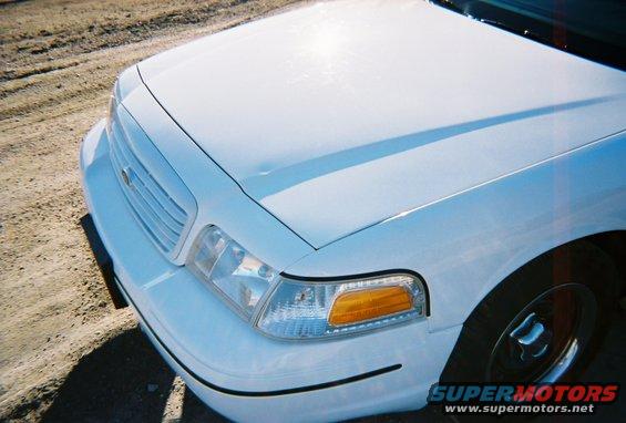 White 2000 Ford Crown Victoria front fender and headlight assembly