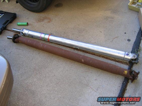 img_0162.jpg The old driveshaft and the new Al one.