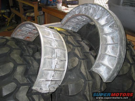 cuthummerrunflat.jpg Hummer beadlock with the runflat section cut off. A little grinding on the sharp parts and it'll be ready for installation.