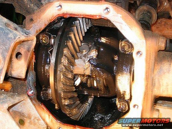 Differential gears with heavy grease. Supermotors.net logo visible