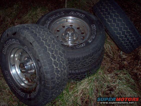 tireset.jpg SOLD Set of 4 factory alloy rims from 1995 EB Bronco.  Will fit all 80-96 Broncos & F-150s, and any other with 5-on-5.5" lug spacing.  Includes 4 good 31x10.50R15 tires mounted with good tread life.  Approx. 70lbs each.

SEE THIS PIC: http://www.supermotors.net/vehicles/registry/media/556250
