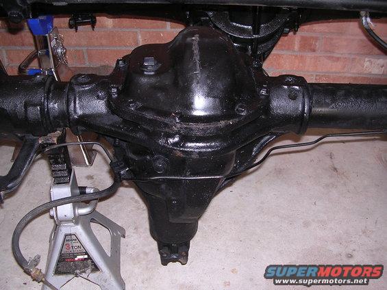 dscn0887.jpg The much sought after straight axle version of the Dana 44.  Cant wait to ditch the TTB setup