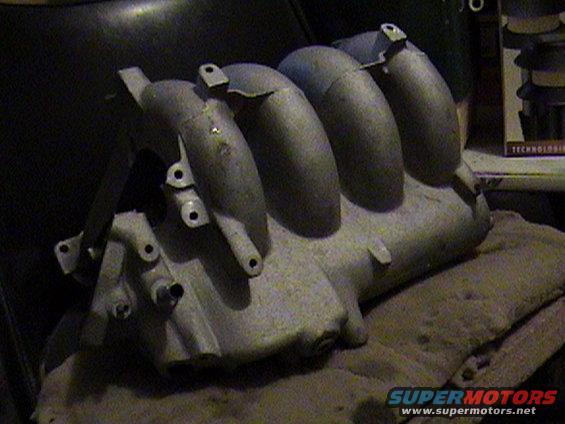 Intake manifold with four runners