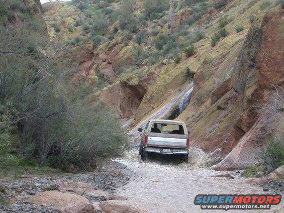 dscn1640.jpg Upstream we go... (narrow part of box canyon)