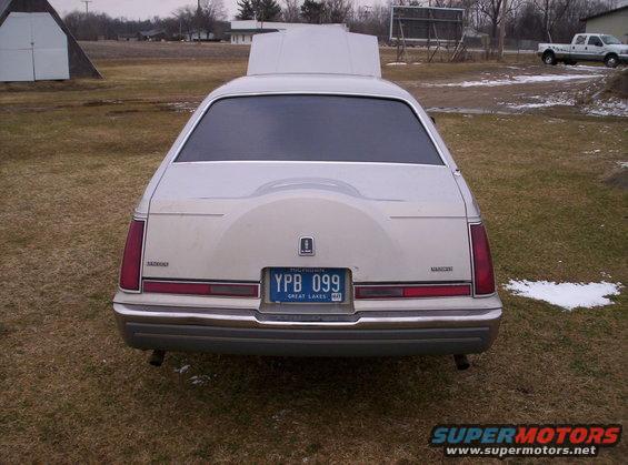 1992 Lincoln Mark VII rear view with trunk open. License plate YPB 099