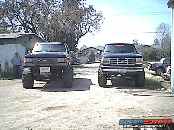 bronco4.jpg My wifes and cousin's bronco's