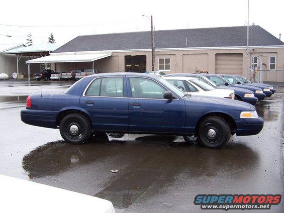 Blue 2001 Ford Crown Victoria sedan, side view