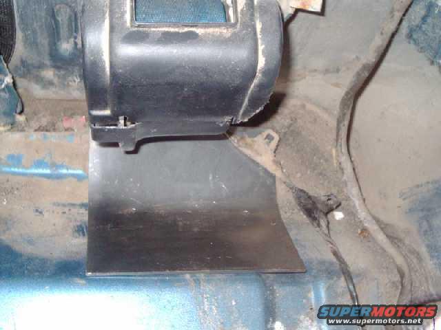 cagekit5.jpg 1/8" floor plate bent to fit contour of floor. I used a BFH & a vise.