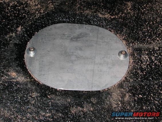 dscn1693.jpg This is the way the front two body mount access covers look...