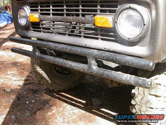 dscn1797.jpg Classic Broncos front bumper.  I have bumper envy.