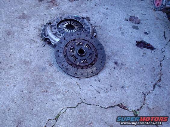 copy-003.jpg this is the old clutch and pressure plate. smoked