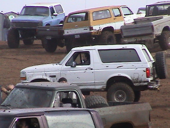 dsc01946.jpg Alvey in line for the obstacle course