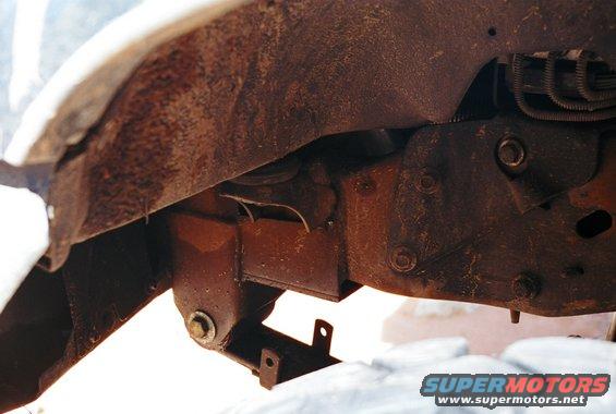 37850023.jpg Broke the welds on both front body mounts on the Hole in the rock trip, March 3-6th 05.


