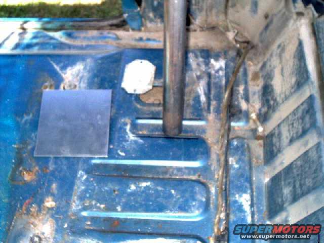 cagekit20.jpg mounting frame support. The 2 black lines are the frame location, 1" under the floor.