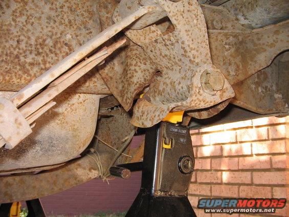 img_0235.jpg things that make you go ugggggggggggh.  broken spring hanger