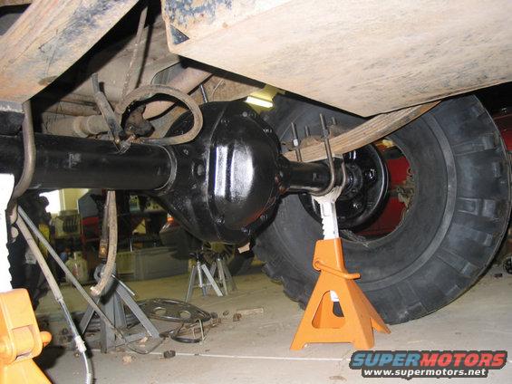d70testfitrear.jpg Rebuilt axle in for test fit. I'll probably be removing at least one leaf from the springs yet to tune ride height and articulation.