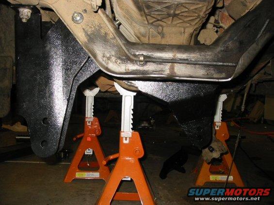 explorer-029.jpg Superlift 5.5" Axle Pivot Brackets