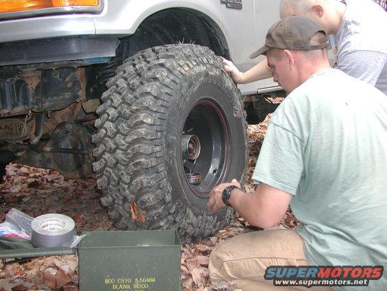 p1010119.jpg Wrenching on Johnski's hub locks