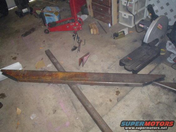 picture-051.jpg Cut the corners off of my 2" x 6" x 1/4 tube.  My chop saw was barely big enough.