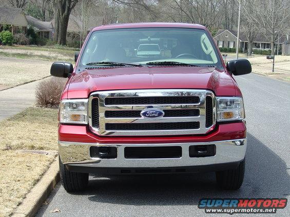 Straight-on view of refreshed front end treatment for 2005