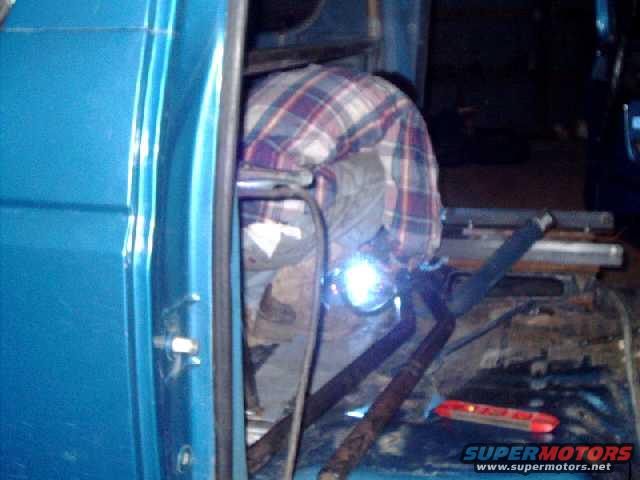 cagekit42.jpg Welding frame support to floor plate