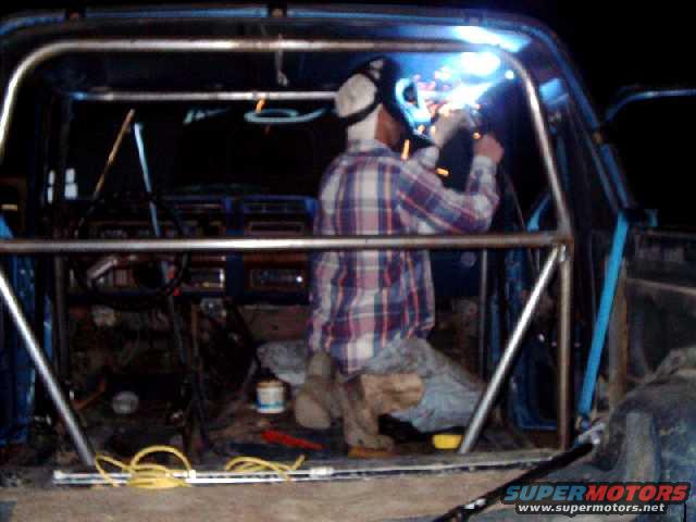 cagekit44.jpg Welding front post runner to roof hoop
