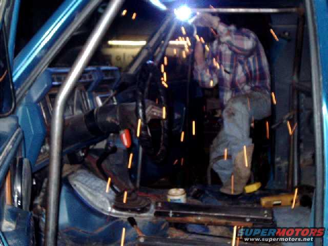 cagekit45.jpg Welding front post runner to roof hoop