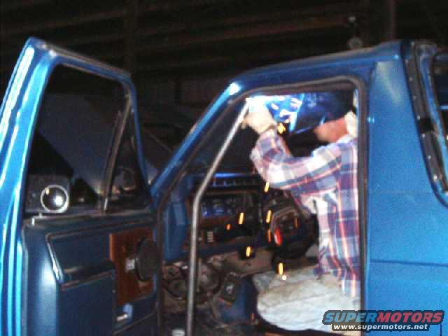 Welding front post runner to roof hoop