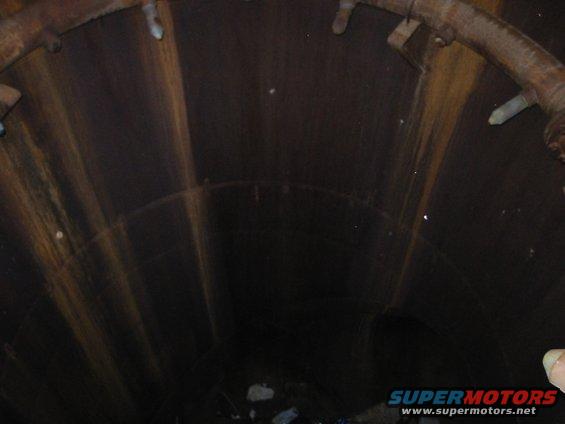 scd03.jpg Piss-poor view down one of the silos.  I'll do better next time.