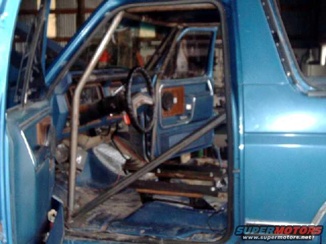 cagekit54.jpg Door brace and dash bar welded to front post runner