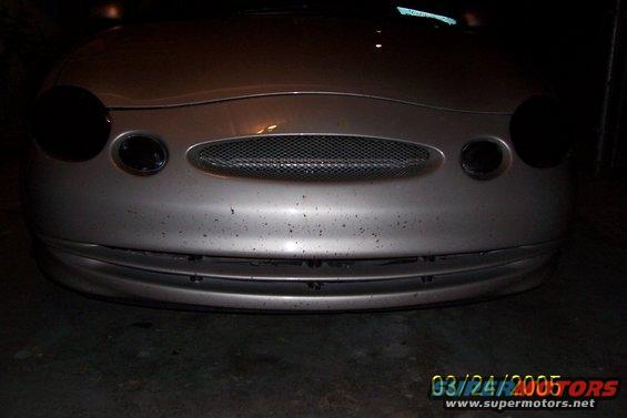 1998 Mercury Sable front end with oval grille and round headlights