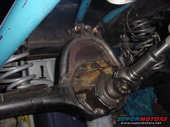 Rear differential and driveshaft assembly with blue roll cage and grey coil springs