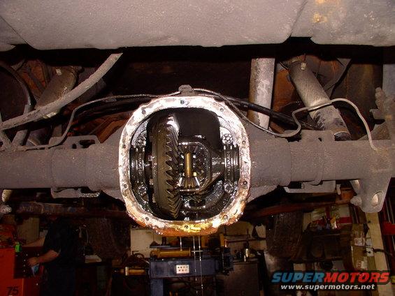 img_0207.jpg Opened up my original axle and couldn't really see anything visually wrong. Yes there was a lot of play, but nothing specifically wrong.