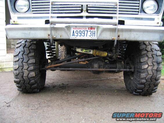 Front end shot, see the difference the D44 is compared to the rear D60? The springs look bowed too :(