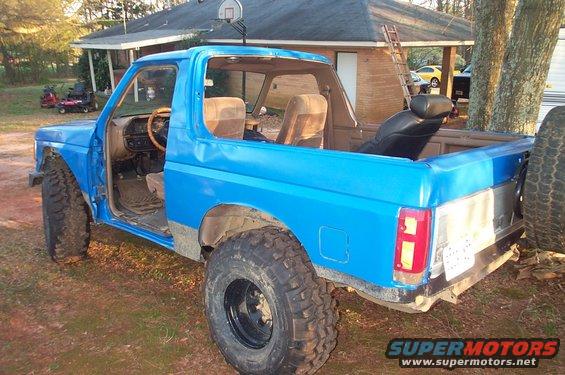 Blue 1987 Ford Bronco, doors removed, 3q-front view