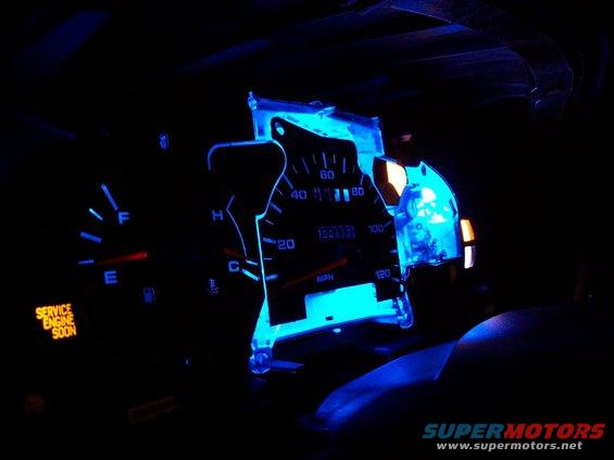 instrum4.jpg this is so you can see the difference in color between the white LED and the stock bulbs... can you tell?