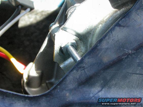 truck-pictures-009.jpg here you can see how long the screws are. Not a problem but hey it works.