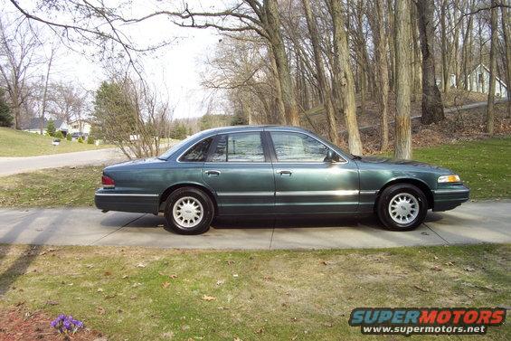 Green 1996 Ford Crown Victoria sedan, side view