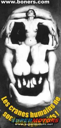 Skull optical illusion formed by nude bodies, with text 'Les cranes humains ne sortent pas!'