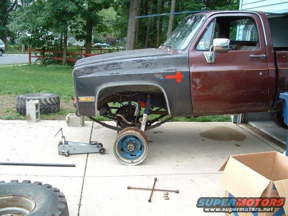 Still wont fit... not even on rims in the front... one thing left to try...