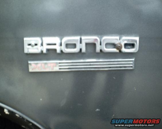 Bronco emblem and XLT trim badge on a vehicle side