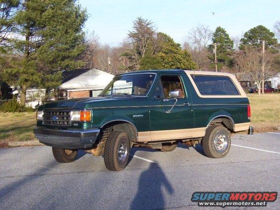 1989 Ford Bronco, green with tan trim, parked outdoors